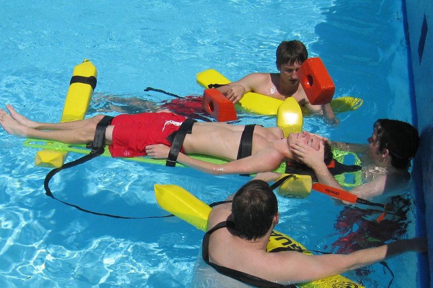 The Importance of Teens Enrolling in Lifeguard Classes